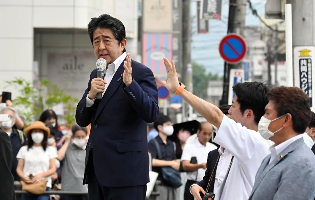 安倍已经倒下，他的经济学还能走多远？